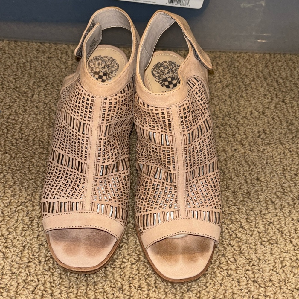 Vince Camuto Keannie Block Heel Sandal Taupe Beige 11M